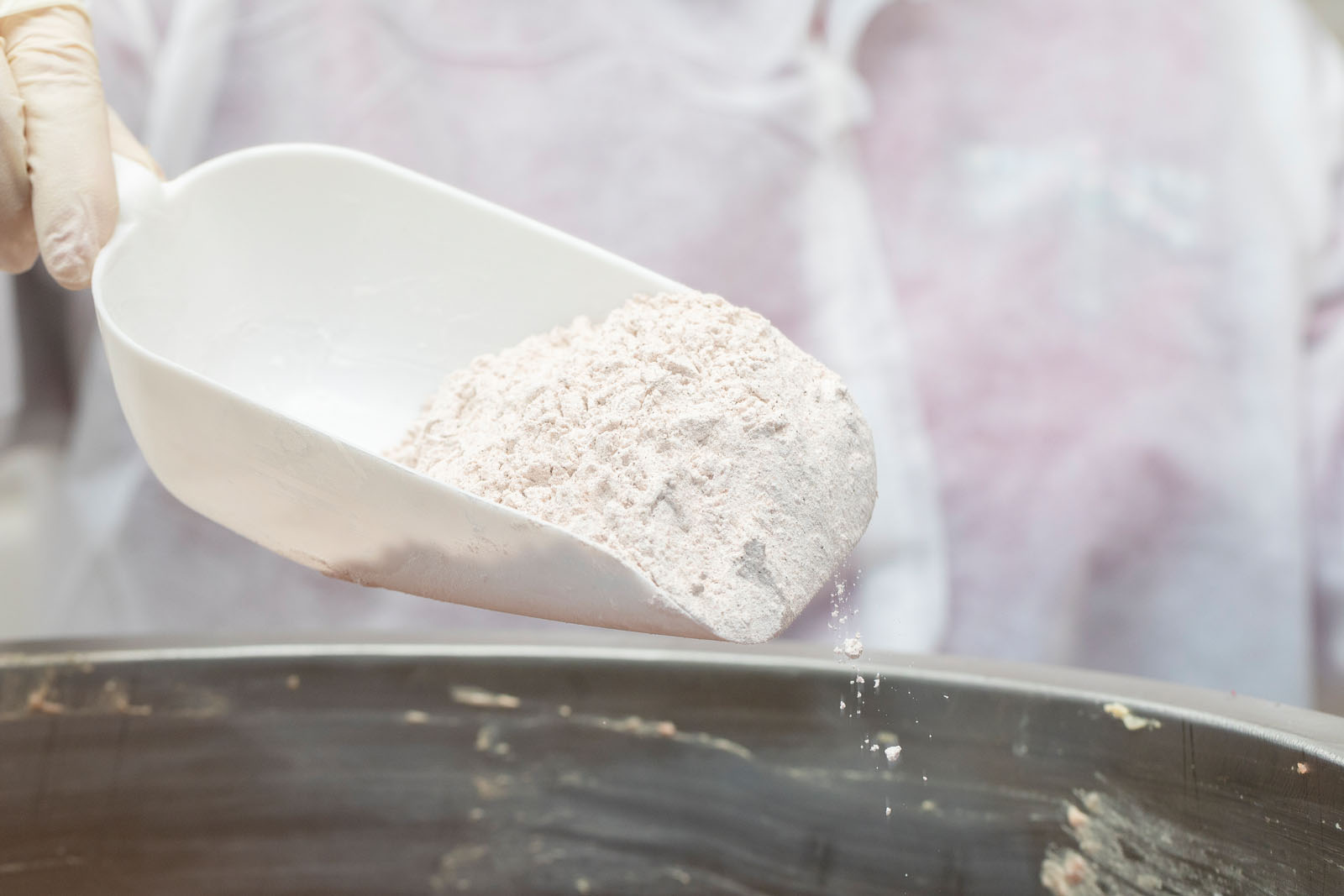 adding-flour-into-frying-metallic-pan